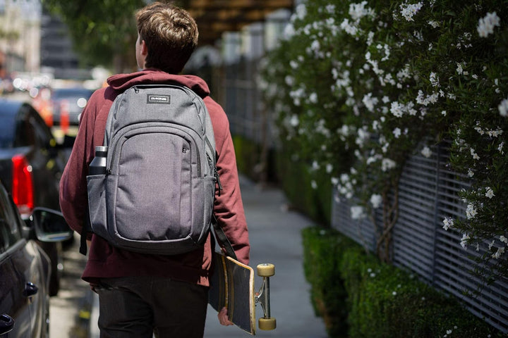 Dakine Rucksack Campus, widerstandsfähiger Rucksack mit Laptopfach und Schaumstoffpolster am Rücken