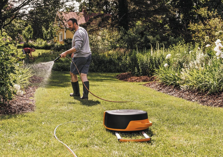 Fiskars Waterwheel XL mit Rädern, All-Inclusive-Bewässerungs-Set, 27 m Gesamtreichweite, Automatisch