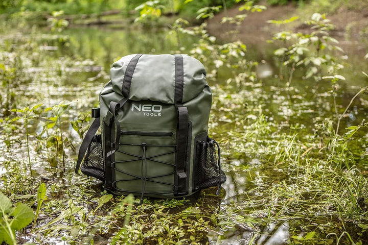 NEO TOOLS Wasserdichter Rucksack 63-131, Fassungsvermögen 30 Liter, 4in1, Farbe Dunkelgrün, Verstell