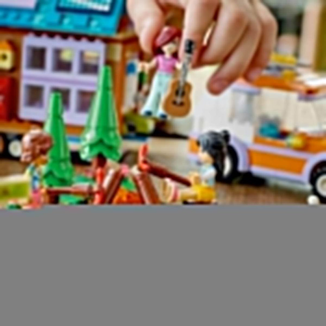 LEGO 41735 Friends Mobiles Haus, Camping-Spielzeug mit Auto, Tieren und Mini-Puppen Leo, Paisley & L