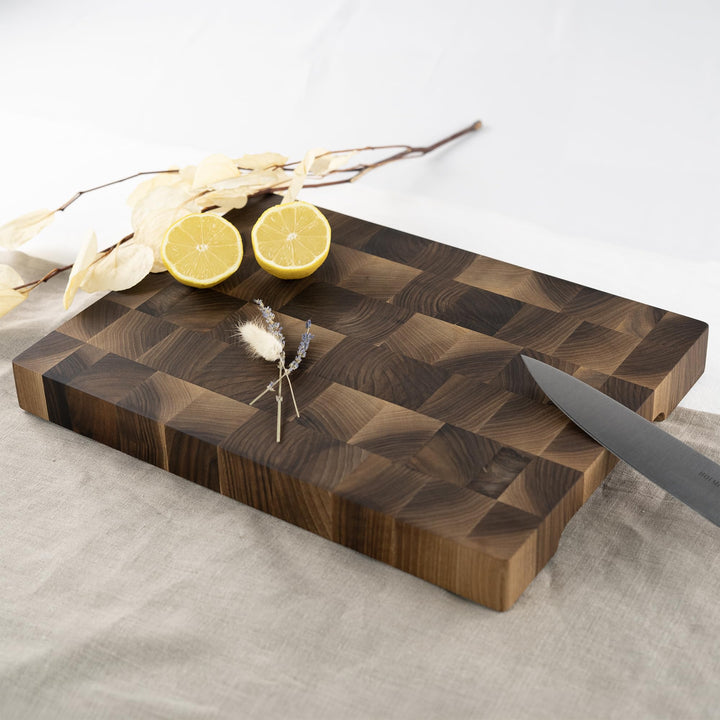 HOFMEISTER® Stirnholzbrett Nussbaumholz 40 x 30 cm mit Griffen &amp; Füssen