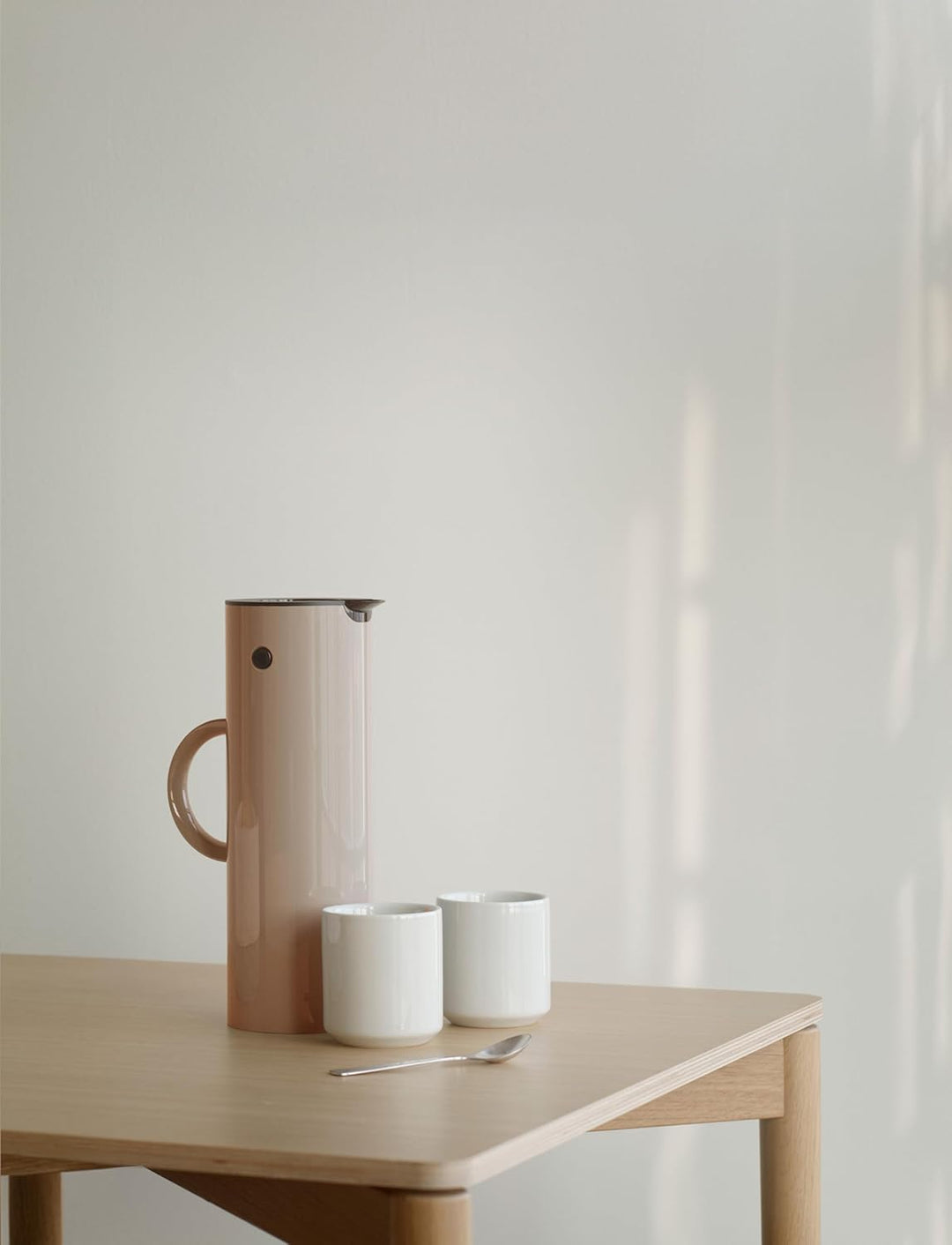 Stelton Isolierkanne EM77 - Doppelwandige Isolierkanne für heisse/kalte Getränke - Tee- & Kaffeekann