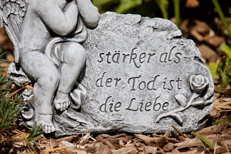 stoneandstyle Grabschmuck Steinfigur Engel am Fels mit Trauerspruch, massiver Steinguss, Frost- und