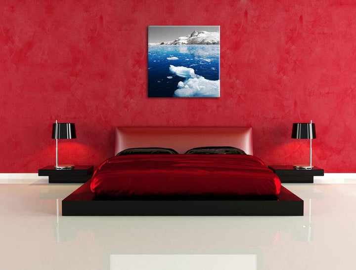 Pixxprint Eisbrocken im blauen Meer der Arktis schwarz/weiss, Format: 70x70 auf Leinwand, 70x70