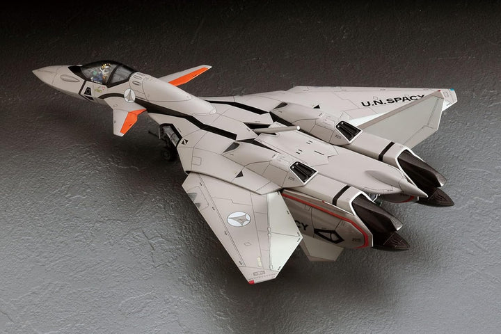 VF-11B Thunderbolt `Macross PLUS` (Plastic model) 1/72