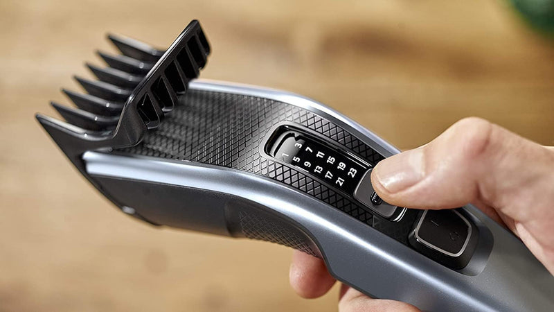 Philips Hair Clipper Series 3000 Haarschneider mit Trim-n-Flow-Technologie (Modell HC3530/15) 2 Kämm