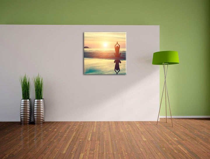 Pixxprint Frau in Einer Yogapose am Strand als Leinwandbild | Grösse: 70x70 cm | Wandbild | Kunstdru