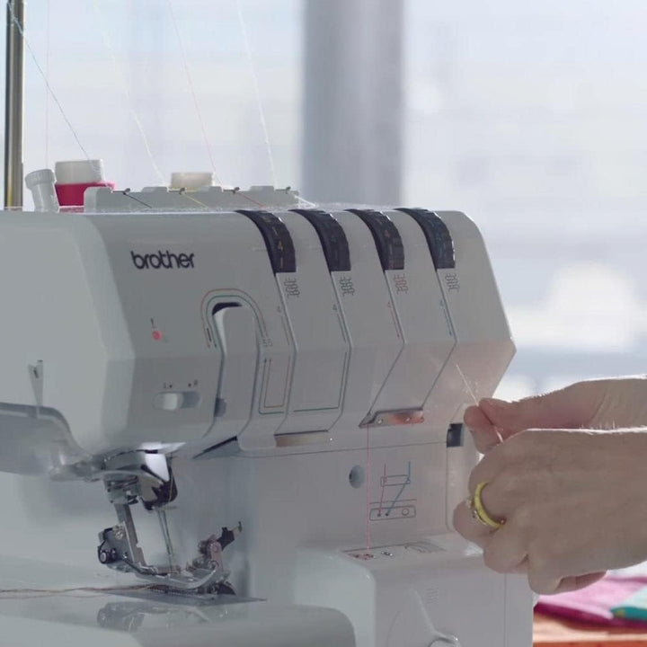 Brother Innov-ís Airflow 3000 Air Serger Nähmaschine, mit Raffungsfuss, Blindstichfuss und Paspelfus