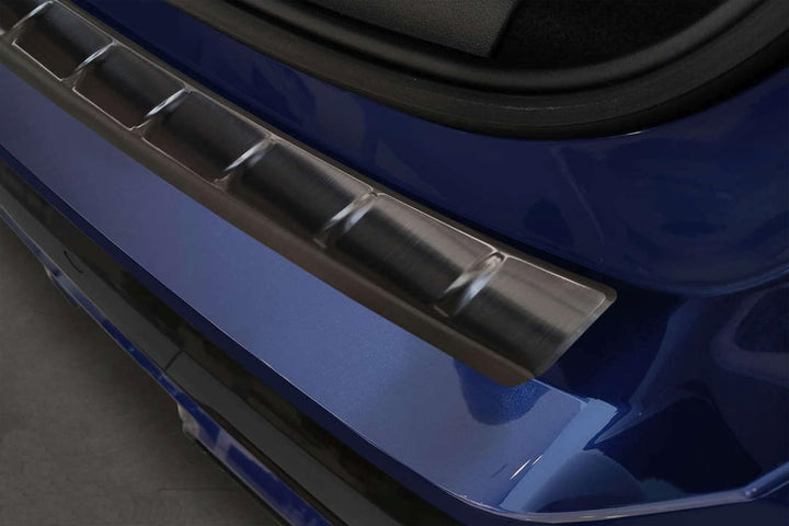 Ladekantenschutz aus Edelstahl in anthrazit mit 3D Abkantung passend für BMW X1 mit M-Paket ab 10/20