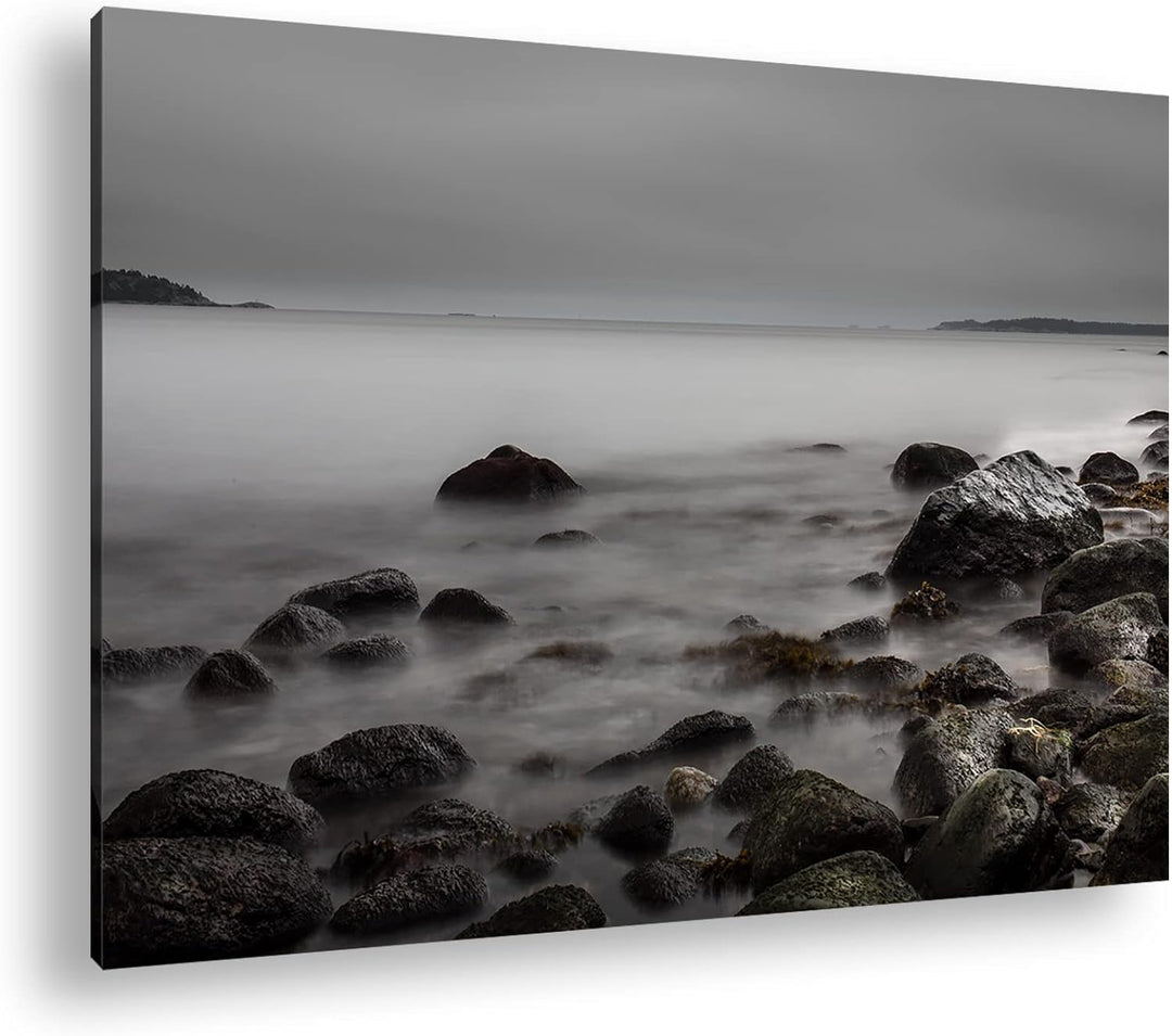 deyoli geheimnisvoller Kiesstrand in Schweden im Format: 60x40 als Leinwandbild, Motiv fertig gerahm