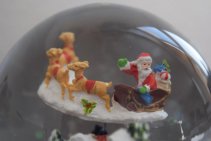 Dekohelden24 XXL Schneekugel mit Rotierung, Schneewirbel und Sound, Masse H/B/Ø Kugel: ca. 19,5 x 13