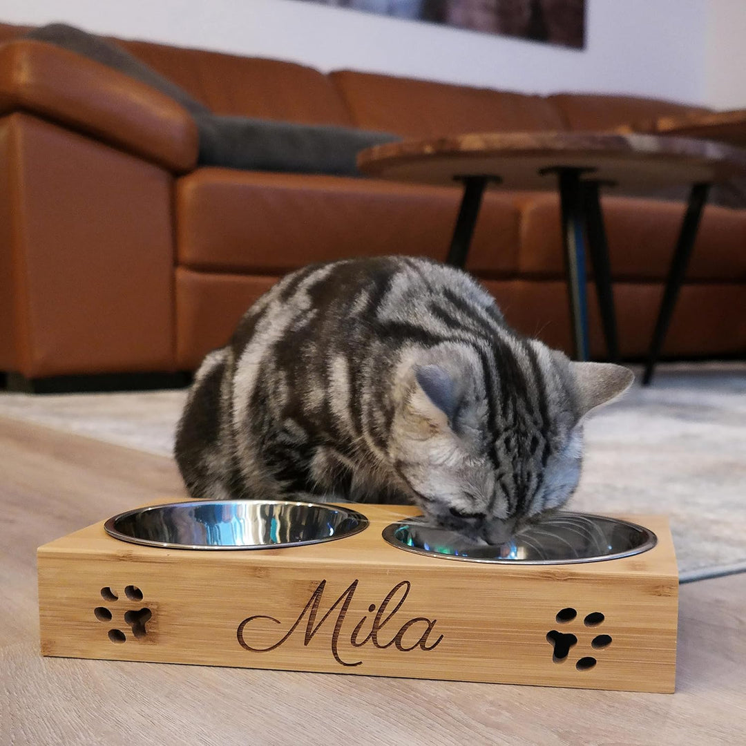 LAUBLUST Futterstation mit Name Personalisiert für Katze - Natur | 31x15x6 cm - Futternapf & Wassern