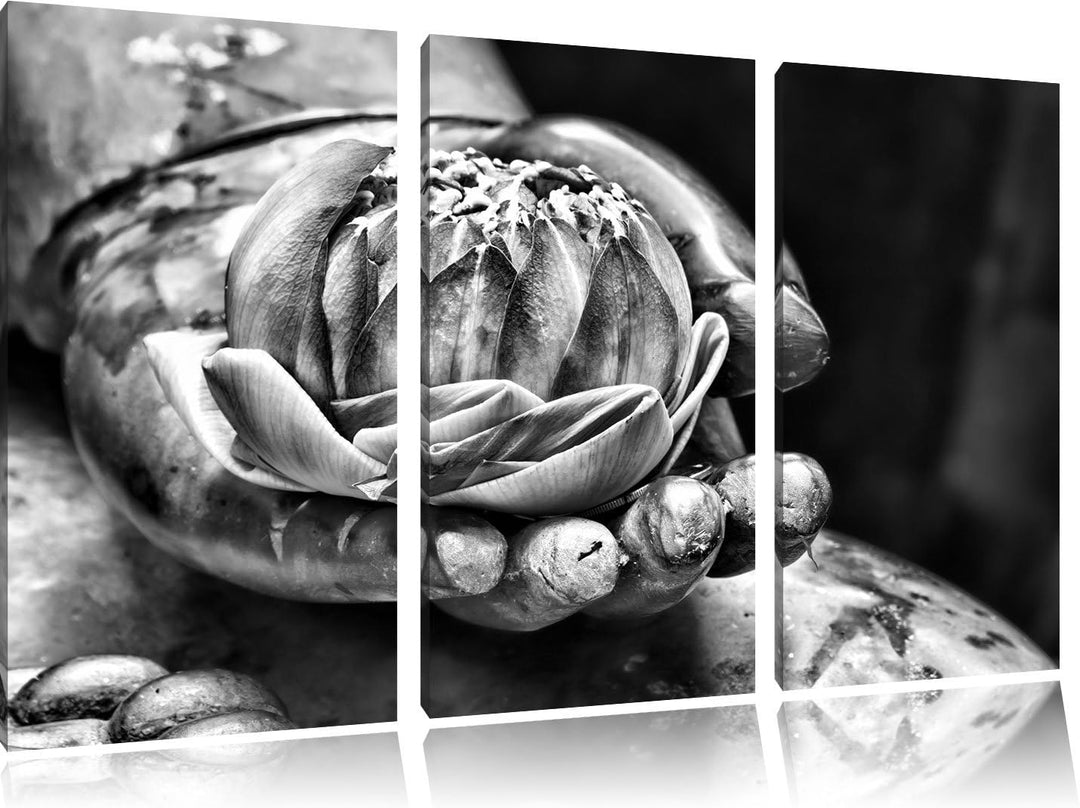 Pixxprint Lotus auf der Hand eines Buddhas als Leinwandbild/Grösse: 3 Teilig (120x80) cm/Wandbild/Ku
