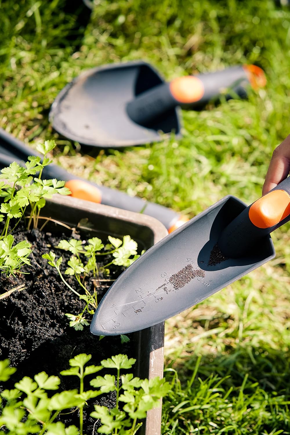 MIVOS 5-TLG Gartenwerkzeug Set für Gartenpflege – Gartenkralle – Umpflanzkelle – Kombihacke – Blumen