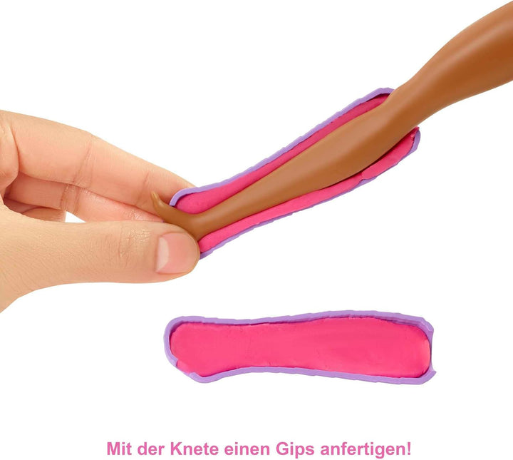 Barbie HFT68 - Gute Besserung Krankenstation Spielset mit brünetter Barbie-Arztpuppe, 4 Spielbereich
