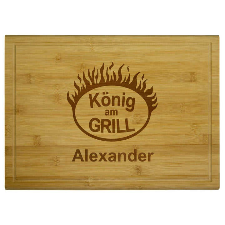 Geschenke 24 Holzbrett – König am Grill mit Name Mittelgross 38 x 28 x 1,6 cm - Schneidebrett person