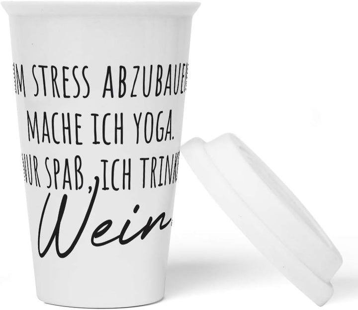 JUNIWORDS To-Go Becher mit Deckel, Um Stress abzubauen mache ich Yoga. Nur Spass, ich trinke Wein (1