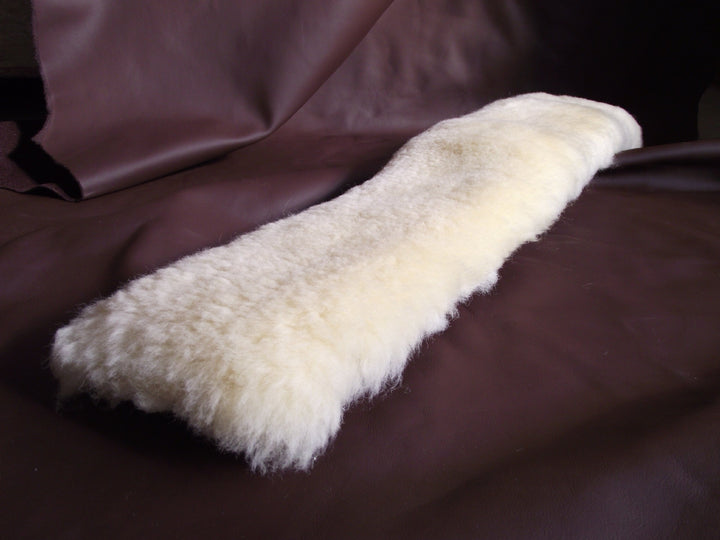 Förster-Fellnest Echt Lammfell Bauchgurtschoner Gurtschoner Gurtunterlage für Sattelgurt bis 10 cm B