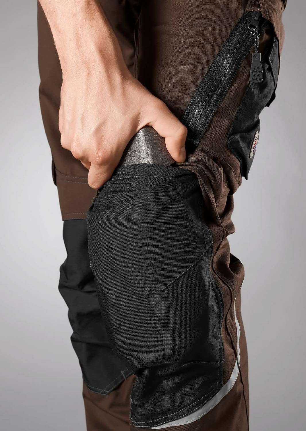 BP 1998-570-4832 Arbeitshose mit Kniepolstertaschen - Schlanke Silhouette - Elastischer Rückengurt -