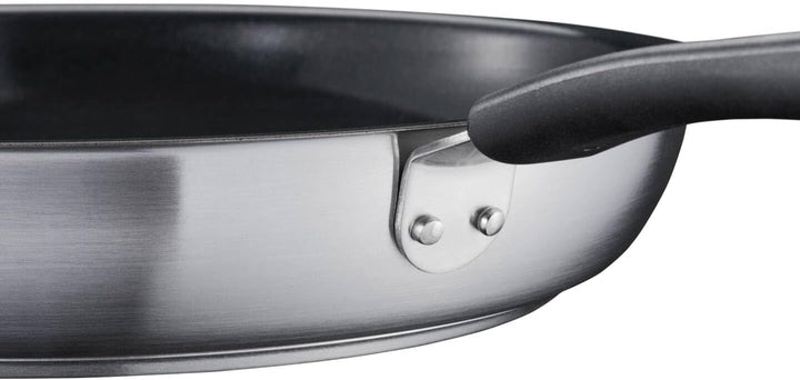 Fiskars Bratpfanne, Ø 28 cm, Beschichtete Pfanne, Für alle Kochfelder geeignet, Recycelter Edelstahl