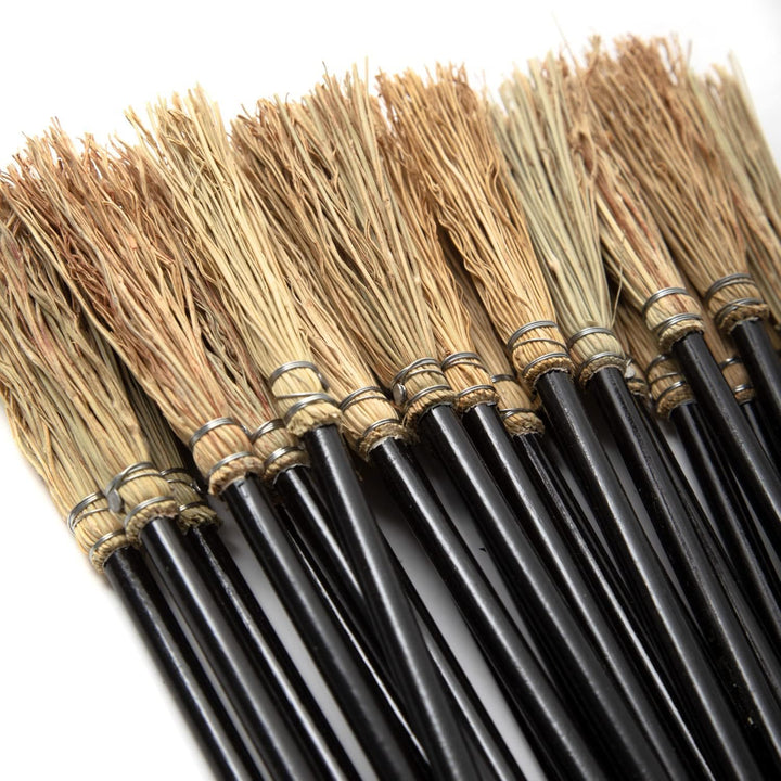 Mendi 25 Bleistifte Besen Schwarz Holz 24 cm mit Hexenbesen für Fantasy und Events Partys Geschenke