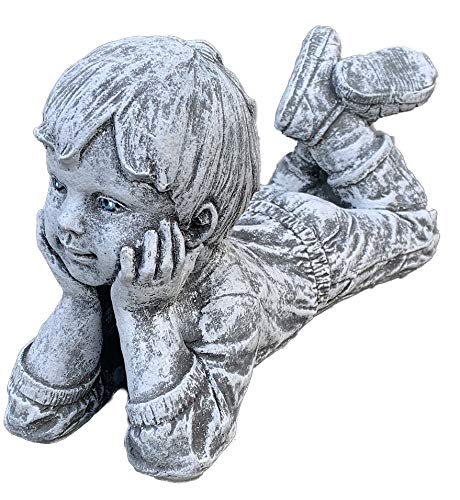 Stone and Style Steinfigur liegender Junge frostfest wetterfest Steinguss