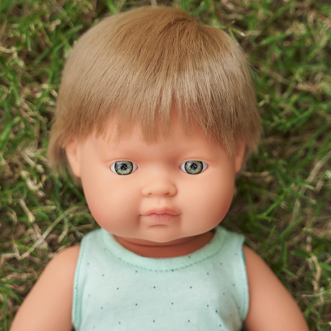 Miniland Dolls: europäische Babypuppe Junge mit dunkelblondem Haar, 38cm, aus weichem Vinyl, in tran