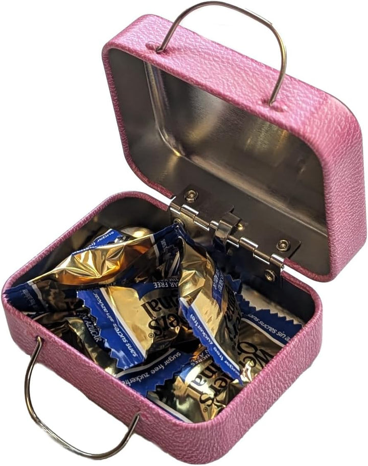 4er Set Blechdose Kleine Reise-Koffer, für Schokolade Pralinen Mitgebsel, Masse: 7,5 x 5,5 x 3,5 cm.
