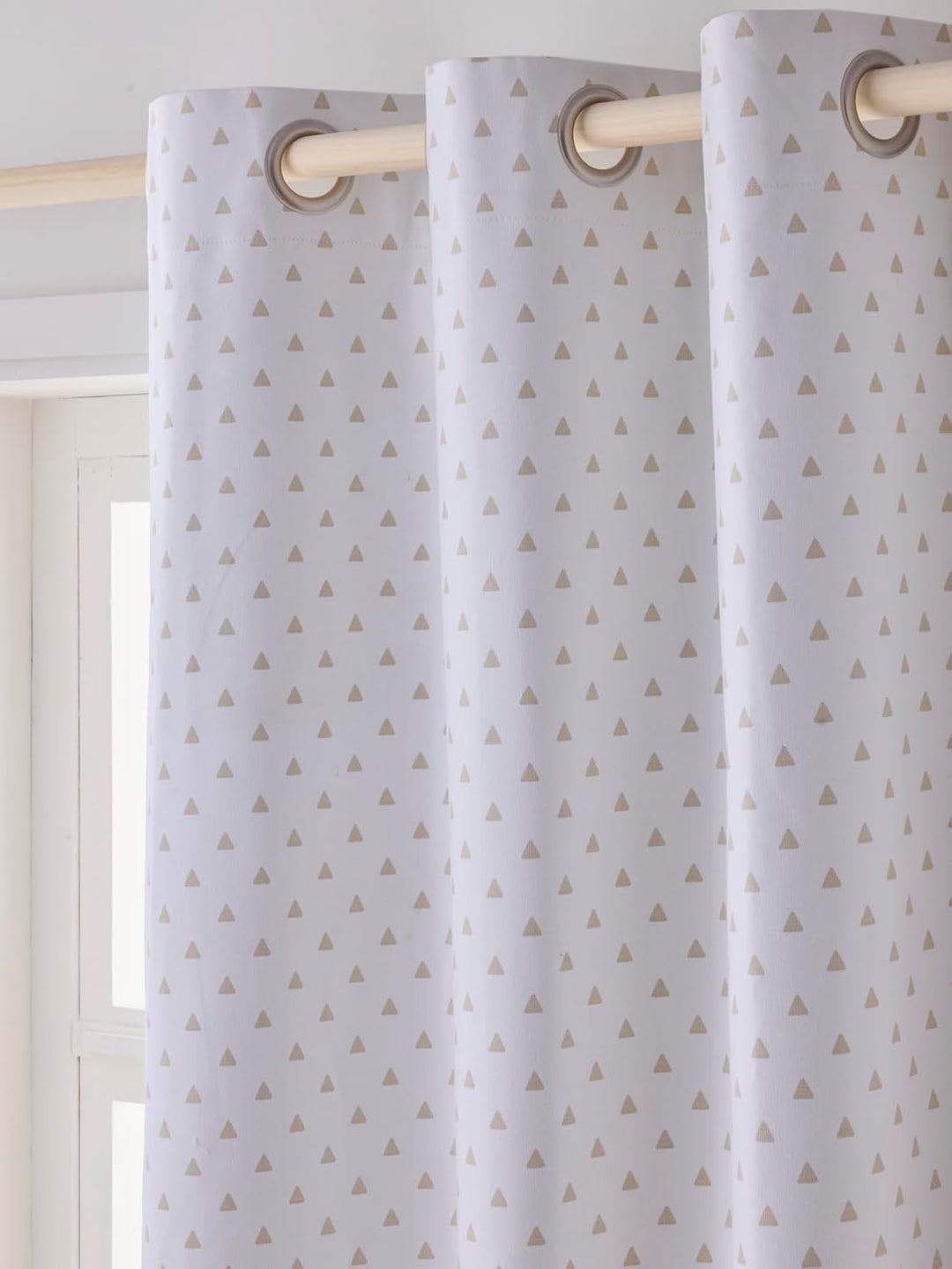 Vertbaudet Verdunkelungsvorhang für Kinderzimmer wollweiss/Dreiecke 135X180 135X180 Ecru / Dreieck,