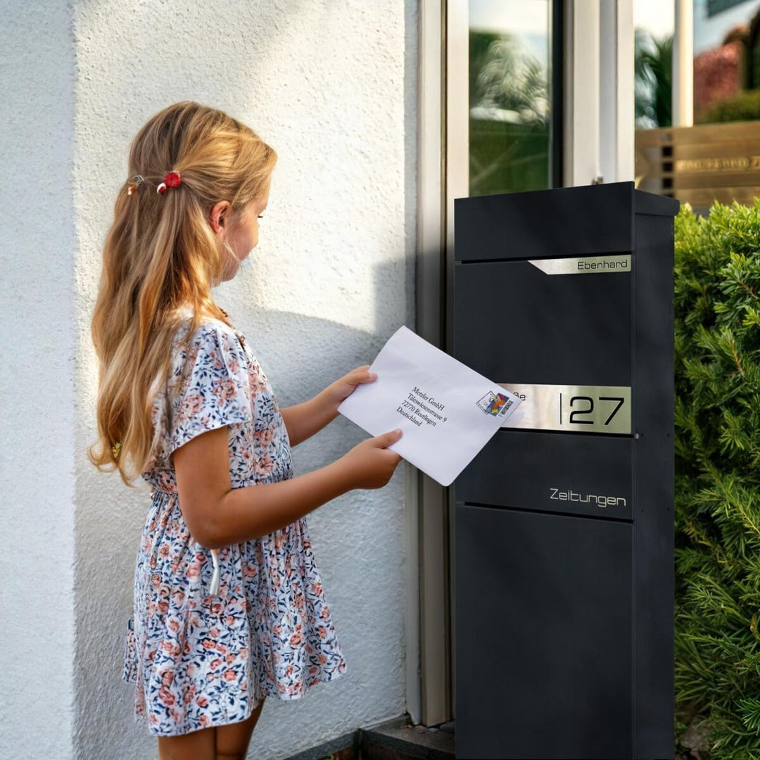 Metzler Standbriefkasten freistehend in Anthrazit RAL 7016 aus Stahl mit Zeitungsfach - personalisie