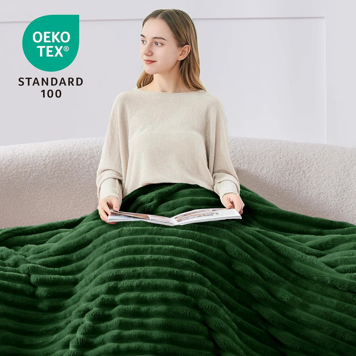 BEDELITE Kuscheldecke Flauschig Decke Klein - weiche Flanell Decken Grün 125x150 für Sofa, Deko Stre