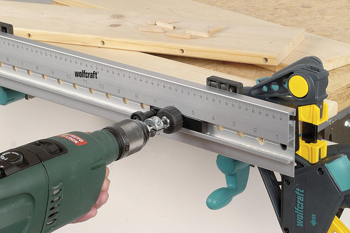 wolfcraft Dübelleiste 4650000 – Präzise Bohrschablone zum Möbelbau von Schränken & Regalen – Für Düb