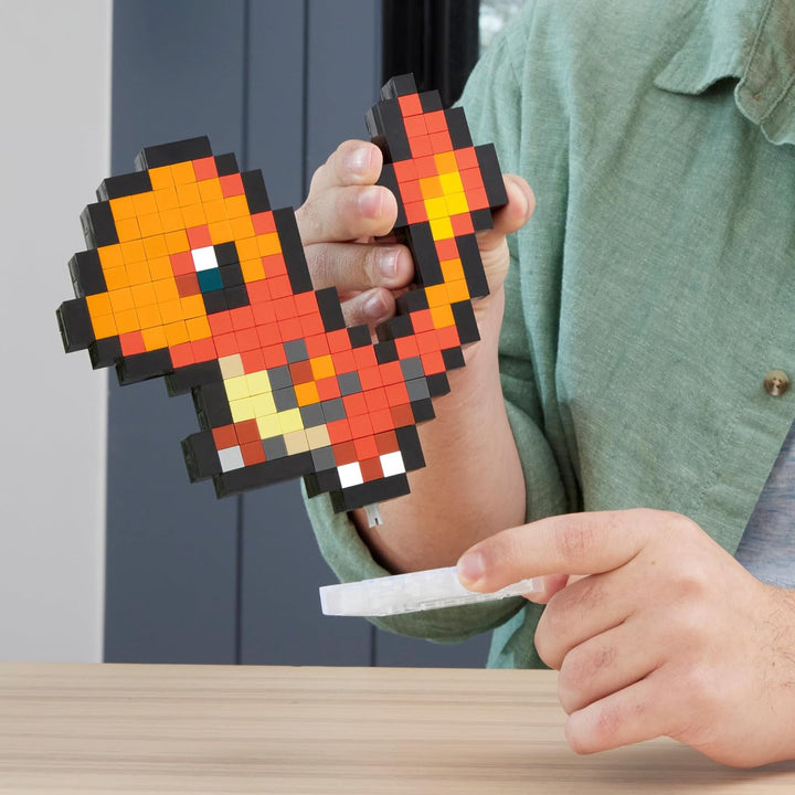 MEGA Pokémon Glumanda - zusammenbaubare Figur im Retro-Look, Pixel Art, inklusive Basis zur Wandmont