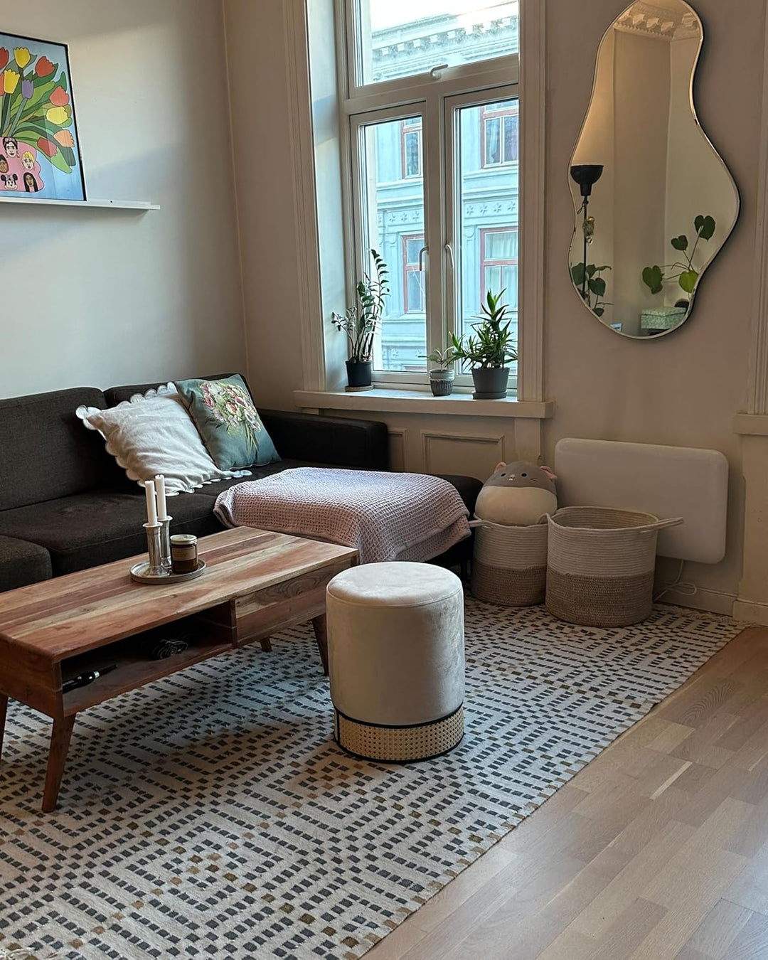 Set aus 2 beige und weissen gewebten Baumwollkörben Pazha