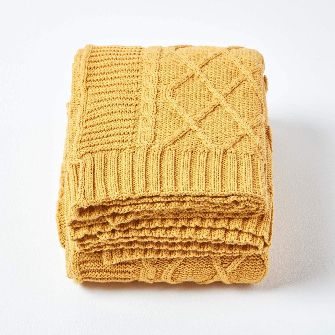 Homescapes gestrickte Tagesdecke mit Zopfmuster, weiche Wohndecke, senfgelb, 100% Baumwolle, Strickd