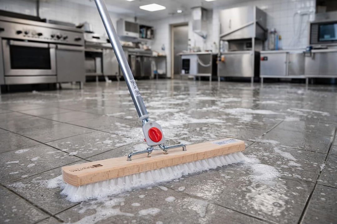 BawiTec XXL Schrubber 40cm 4-Loch-Wechselsystem mit Stiel Bodenschrubber Schrubberbesen Scheuerbürst