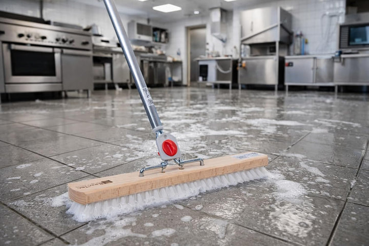BawiTec XXL Schrubber 40cm 4-Loch-Wechselsystem mit Stiel Bodenschrubber Schrubberbesen Scheuerbürst
