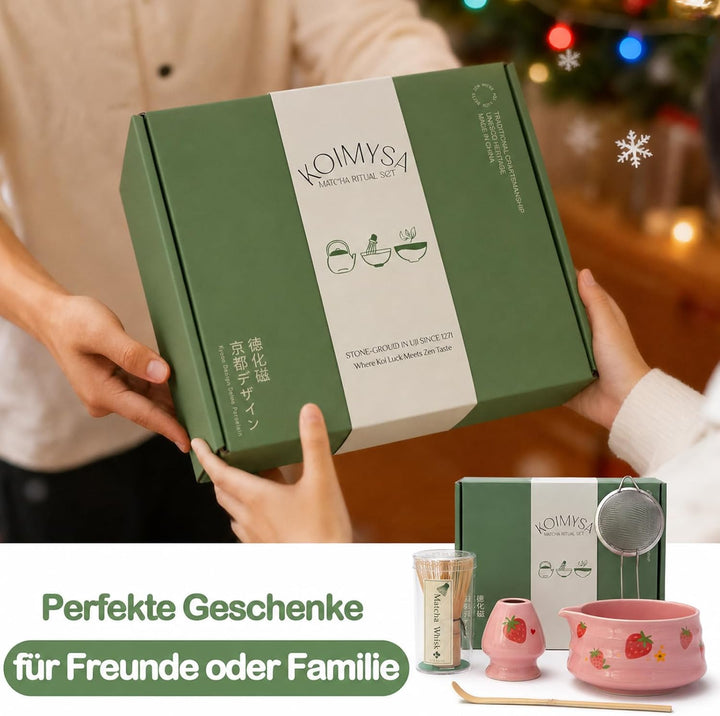 Matcha Set mit Erdbeermuster, Bestehend aus Schale mit Ausguss, Schneebesen, Halter, Bambuslöffel un
