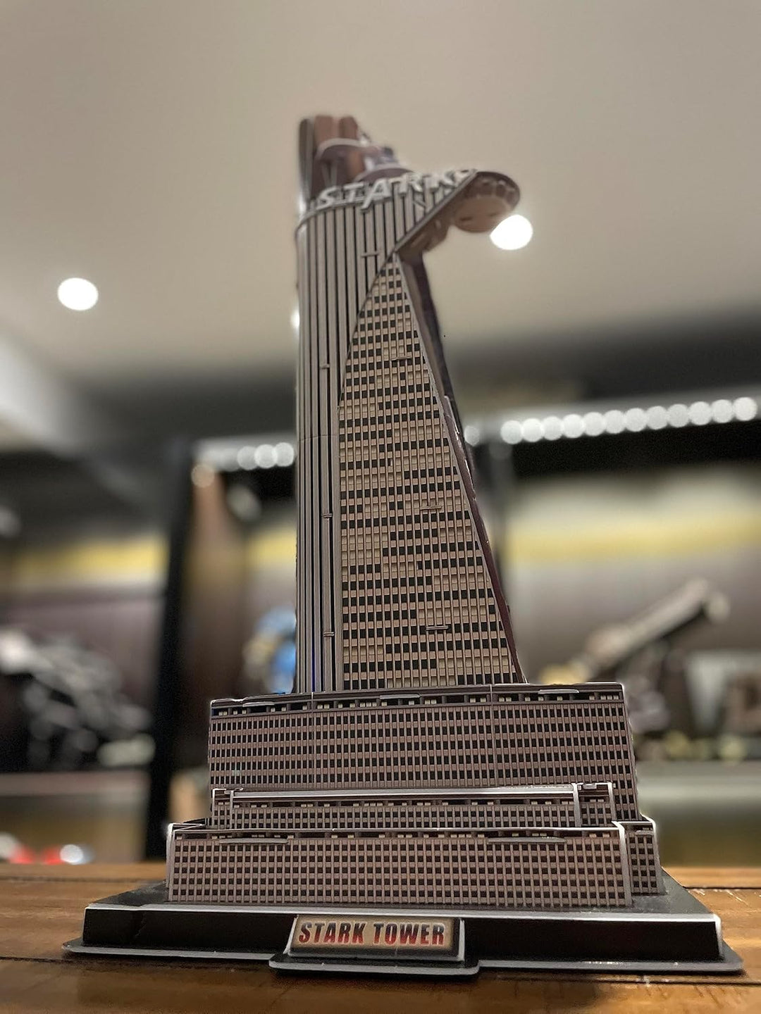 University Games 5056015085520 Marvel Studios: Stark Tower 3D-Puzzle
