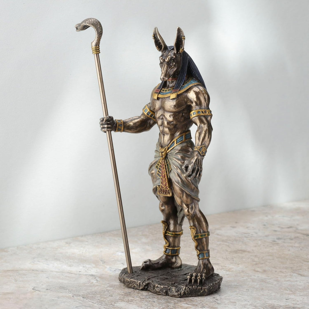 Veronese Design 26,7 cm hohe ägyptische Gott-Anubis mit Kobra-Kopf-Zepter-Statue