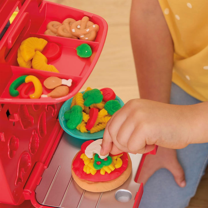 Play-Doh Pizza-Lieferspass, Scooter und Spielküche, 10 Dosen Knetmasse zum Pizza Backen, Bastel-Set