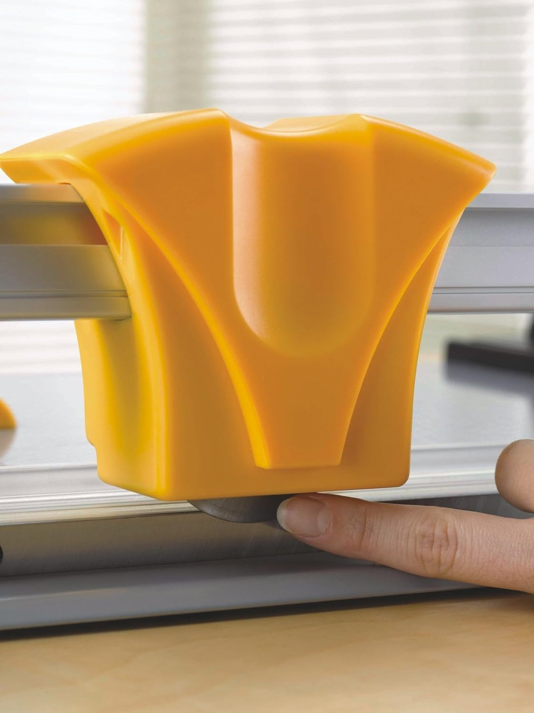 Fellowes Büro Rollenschneidemaschine Atom A3 schwarz/metallic, A3