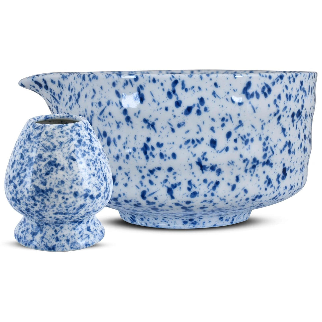 Mizore Matcha-Teezeremonie-Set – Weisse und blaue Matcha-Schale aus Keramik und Besenhalter