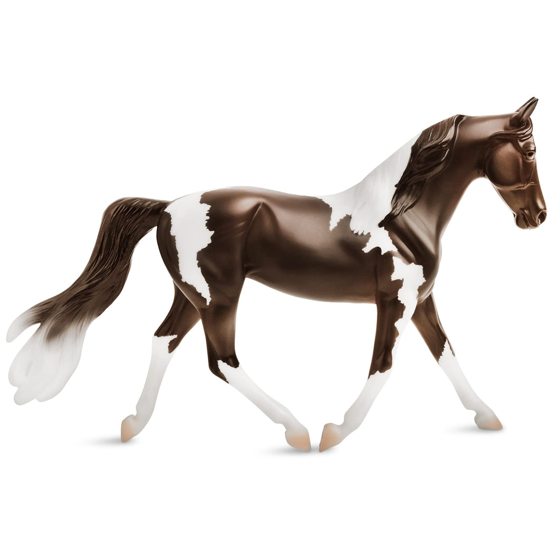 Breyer Horses Freedom Series Pinto | Pferdespielzeug | 24,8 x 17,8 cm | Massstab 1:12 | Modell #1057