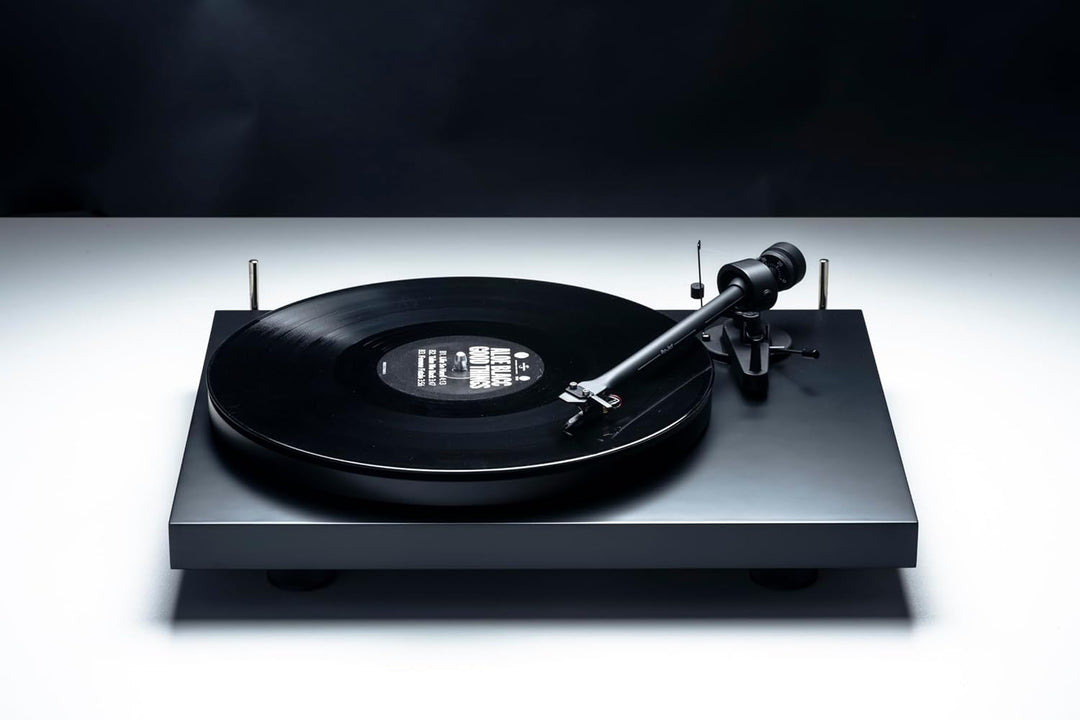 Pro-Ject Debut III Manueller Plattenspieler (MM-Tonabnehmer Ortofon OM 5E, Pro-Ject 8.6 Tonarm) matt
