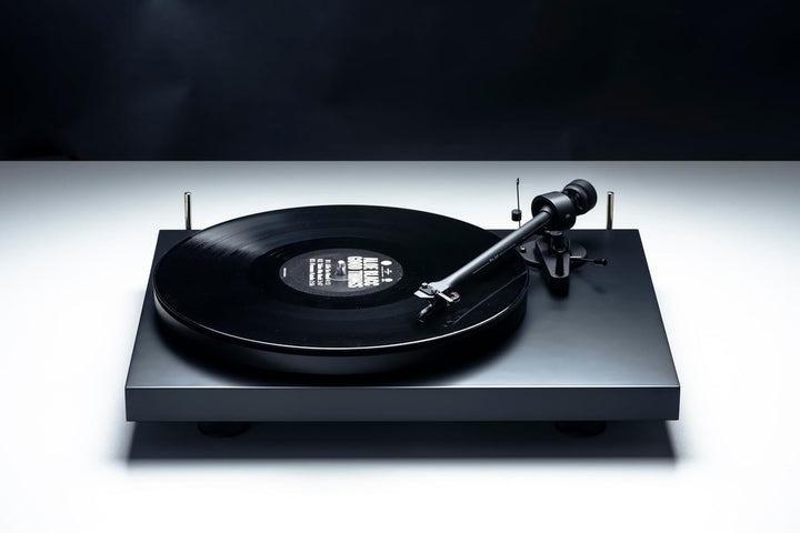 Pro-Ject Debut III Manueller Plattenspieler (MM-Tonabnehmer Ortofon OM 5E, Pro-Ject 8.6 Tonarm) matt