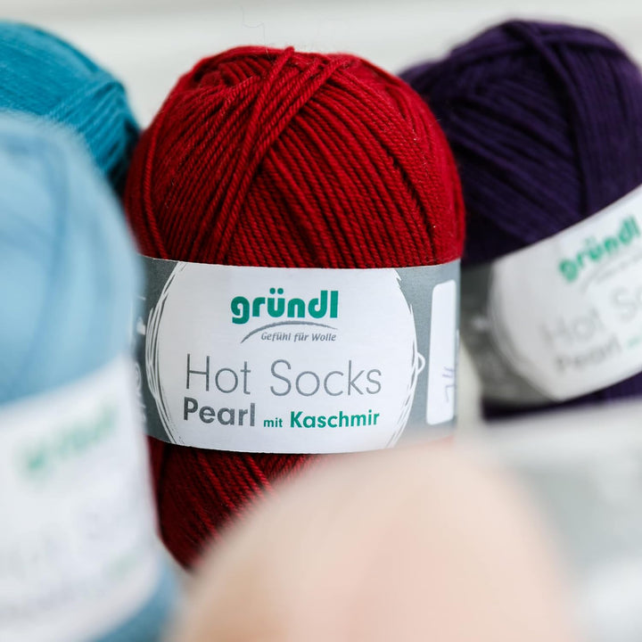 Gründl Hot Socks Pearl uni Strickwolle (kuschelig weiche Sockenwolle aus 75% Merinowolle, 20% Polyam