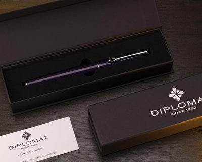 Diplomat Traveller Deep Purple Füllhalter-Set, Füllhalter aus Metall im Set mit Schreibtinte und Kon