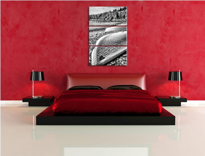 Pixxprint Monocrome, zugeschneite Boote im Winter 3-Teiler Leinwandbild 120x80 Bild auf Leinwand