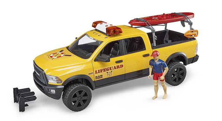 bruder 02506 - RAM 2500 Power Wagon Life Guard mit Figur, Stand-Up Paddle & Light and Sound Modul -